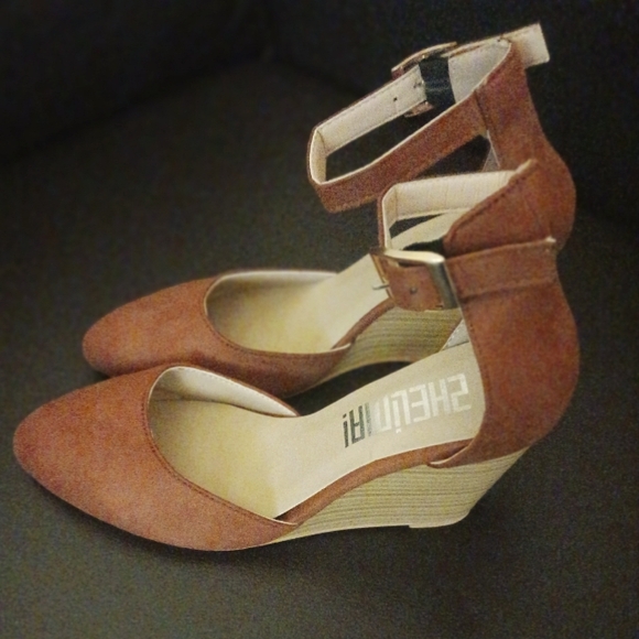 Womens closed toe wedge heels 👠 - Picture 1 of 8